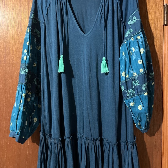 Free People “Mix It Up Tunic” (Jade) XS
NWOT - Picture 4 of 4